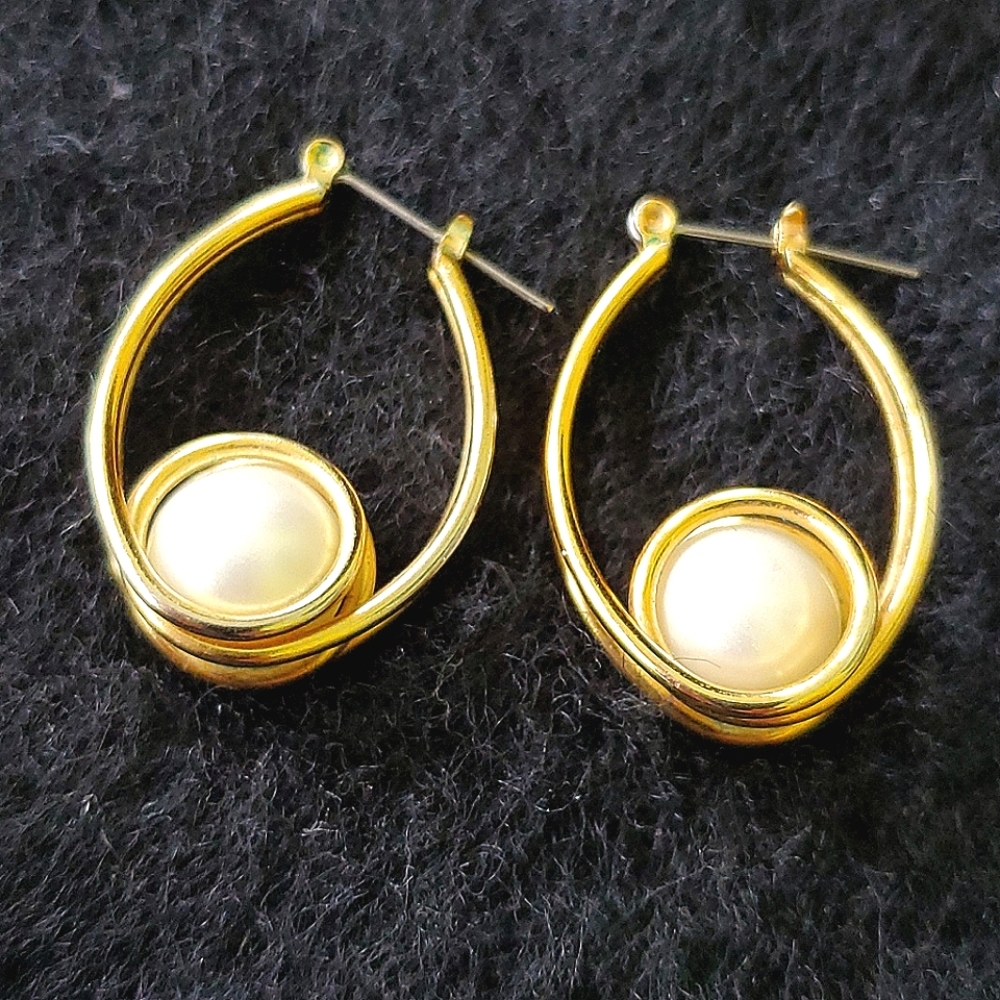 S🌷LE! 3/$10. Swirl Pearl Hoop Earringsp